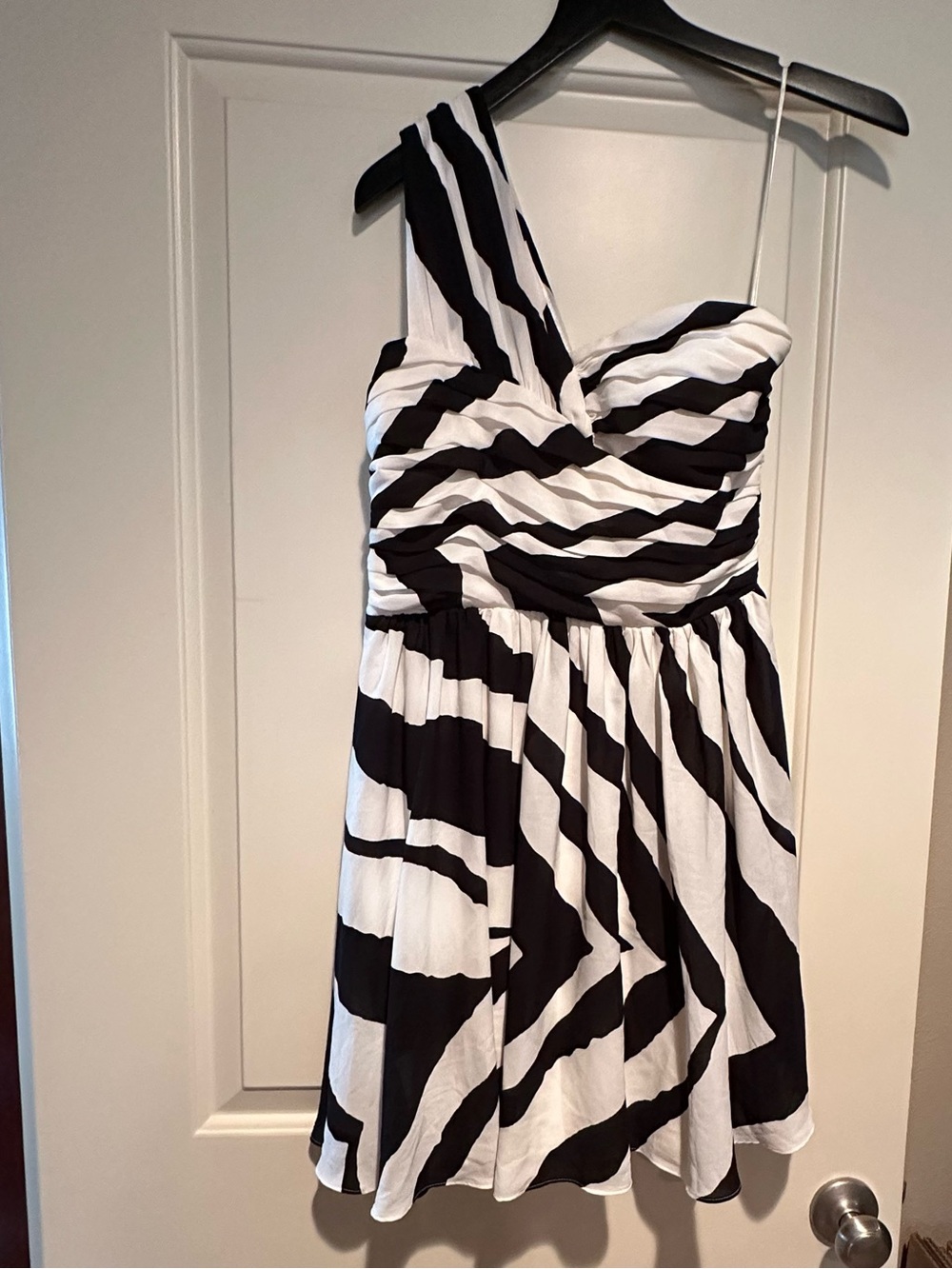 Express Black & White One-Shoulder Zebra Stripe Dress